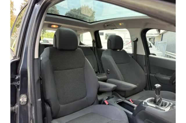 Peugeot 5008 (2012) thumbnail 4