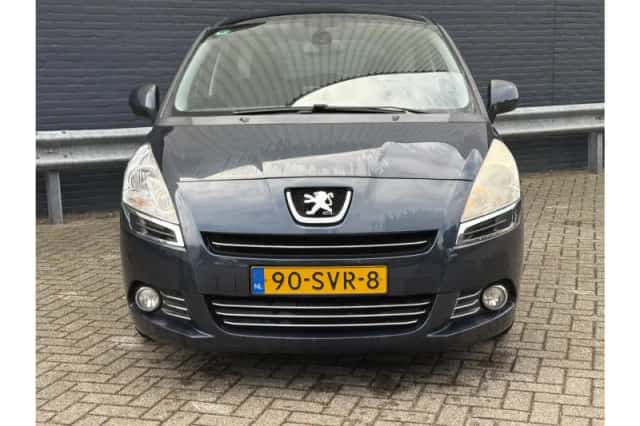 Peugeot 5008 (2012) thumbnail 5