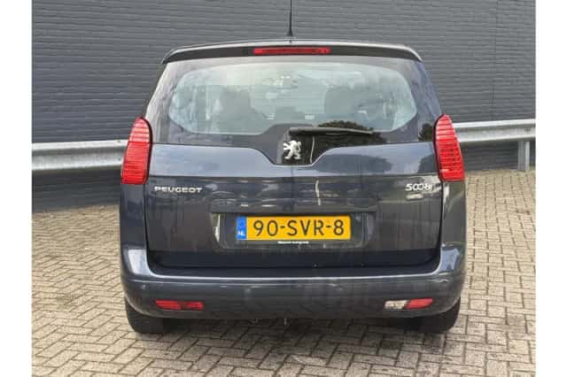 Peugeot 5008 (2012) thumbnail 6