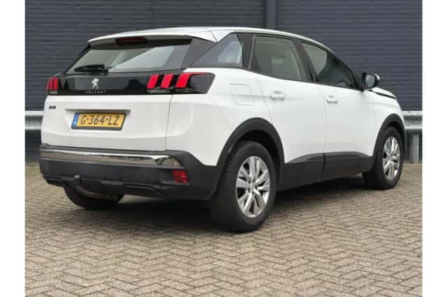 Peugeot 3008 (2019) thumbnail 2
