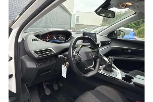 Peugeot 3008 (2019) thumbnail 3