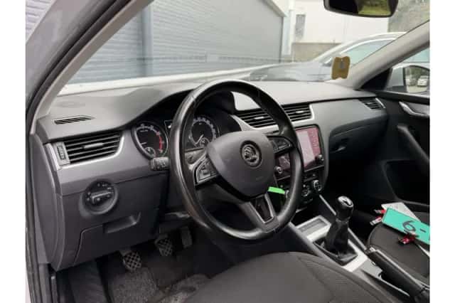 Škoda Octavia (2017) thumbnail 3