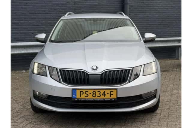Škoda Octavia (2017) thumbnail 5