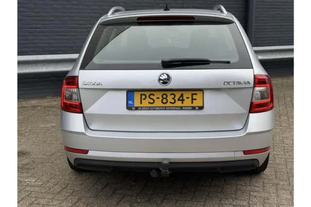 Škoda Octavia (2017) thumbnail 6