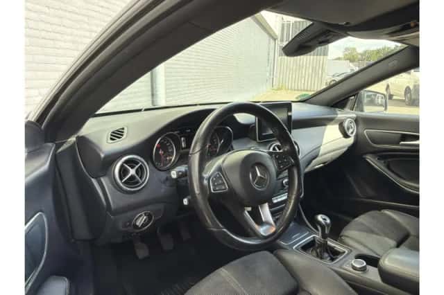 Mercedes-Benz CLA-Klasse (2017) thumbnail 3