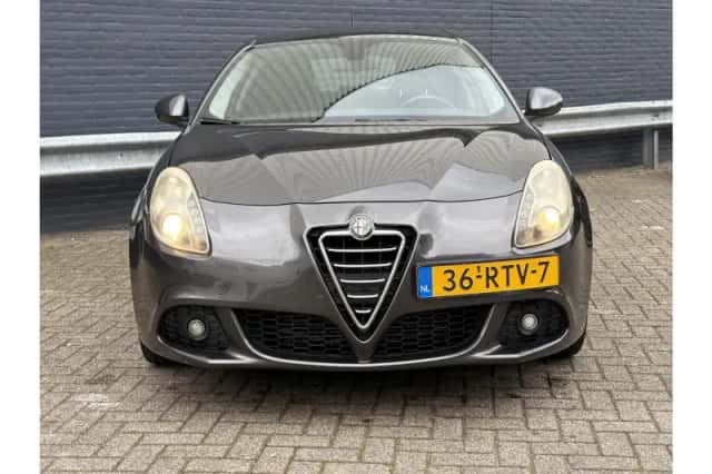 Alfa Romeo Giulietta (2011) thumbnail 5