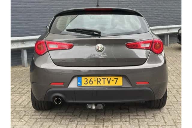 Alfa Romeo Giulietta (2011) thumbnail 6