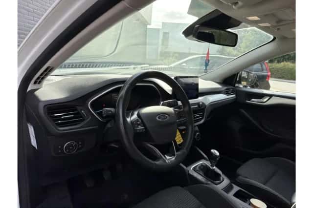 Ford Focus (2020) thumbnail 3