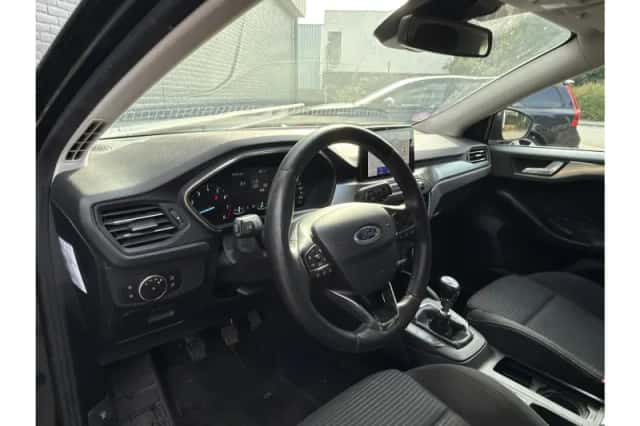 Ford Focus (2019) thumbnail 3