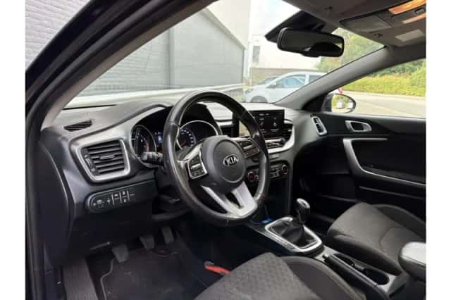 Kia Ceed (2020) thumbnail 3