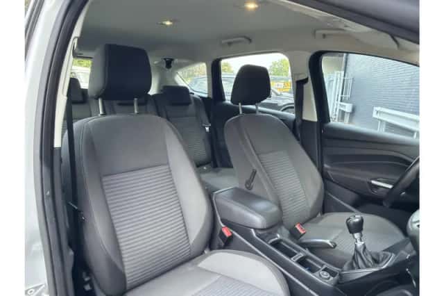 Ford C-Max (2016) thumbnail 4