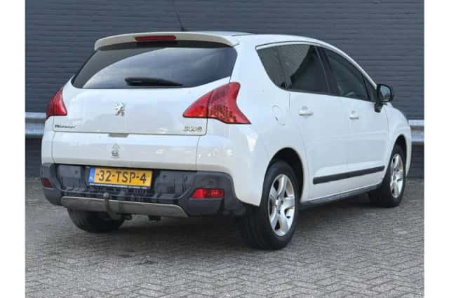Peugeot 3008 (2012) thumbnail 2