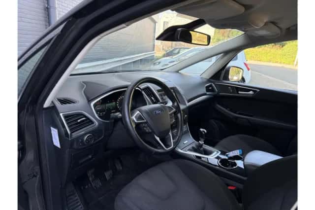 Ford S-Max (2016) thumbnail 3