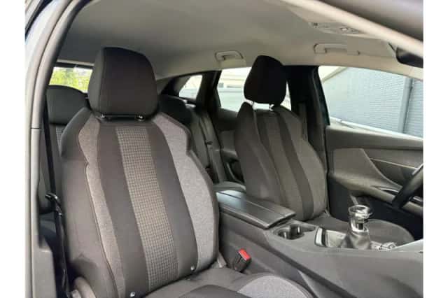 Peugeot 3008 (2022) thumbnail 4