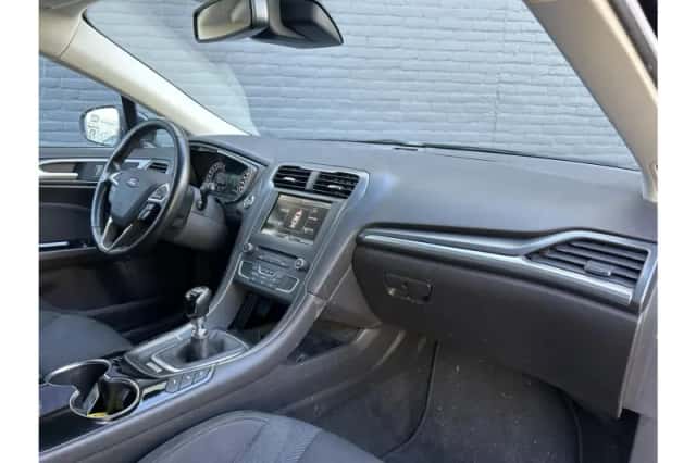 Ford Mondeo (2017) thumbnail 3