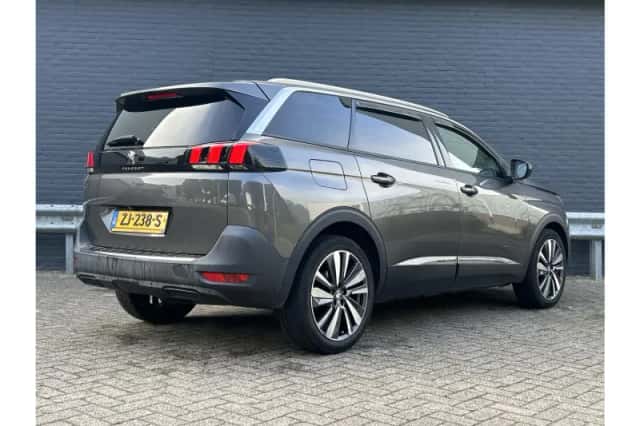 Peugeot 5008 (2019) thumbnail 2