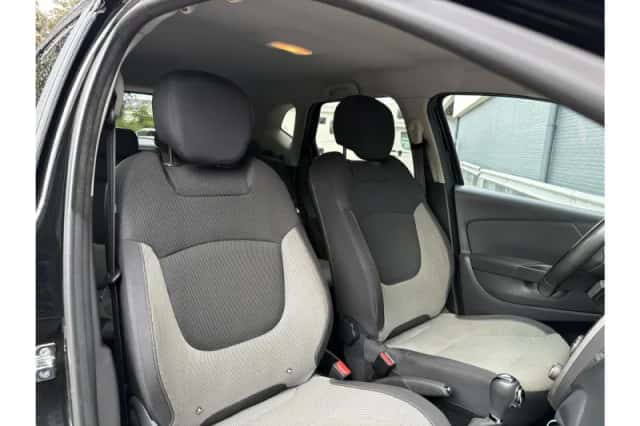 Renault Captur (2014) thumbnail 4