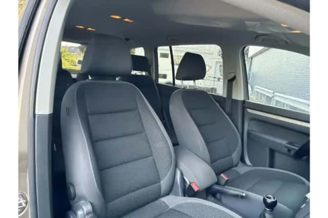 Volkswagen Touran (2011) thumbnail 4