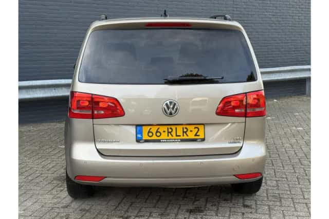 Volkswagen Touran (2011) thumbnail 6