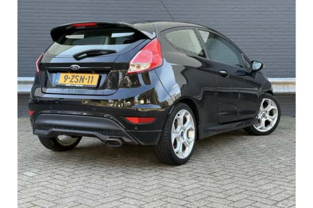 Ford Fiesta (2013) thumbnail 2