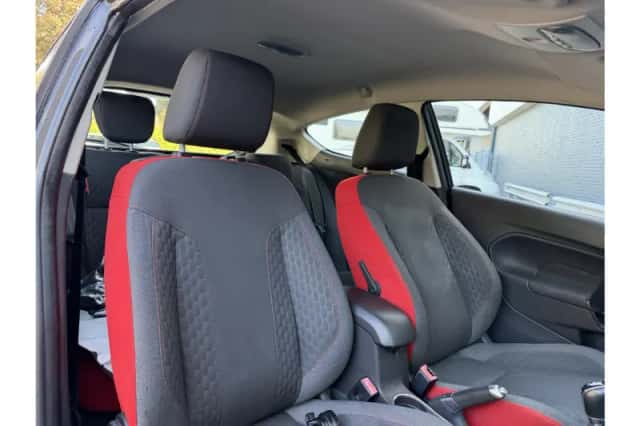 Ford Fiesta (2013) thumbnail 4