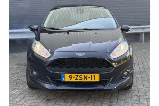 Ford Fiesta (2013) thumbnail 5