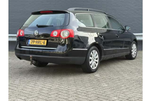 Volkswagen Passat (2009) thumbnail 2