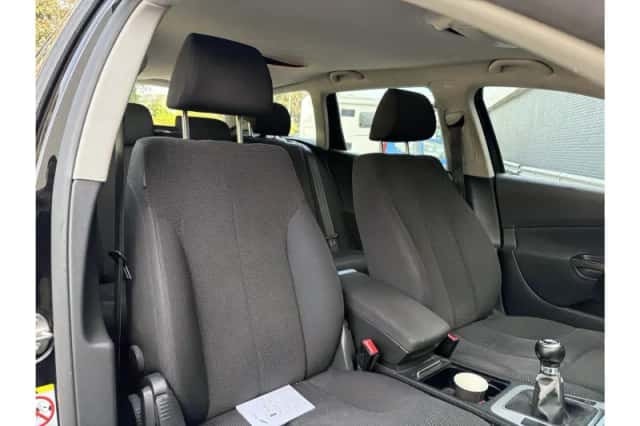 Volkswagen Passat (2009) thumbnail 4