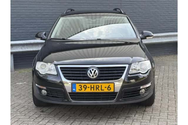 Volkswagen Passat (2009) thumbnail 5