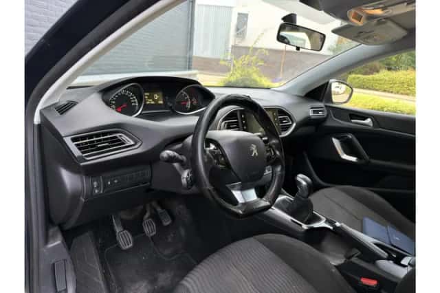 Peugeot 308 (2016) thumbnail 3
