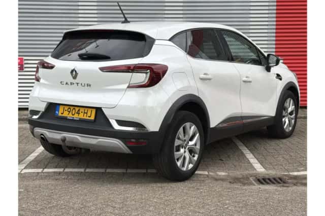 Renault Captur (2020) thumbnail 2
