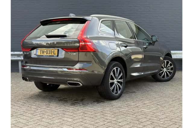 Volvo XC60 (2018) thumbnail 2