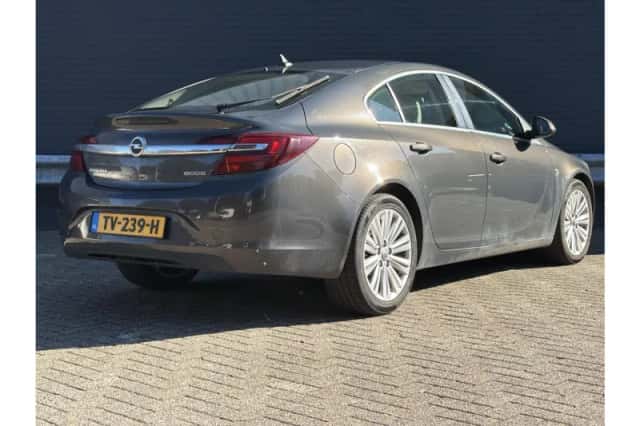 Opel Insignia (2013) thumbnail 2