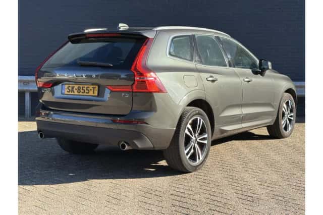 Volvo XC60 (2018) thumbnail 2