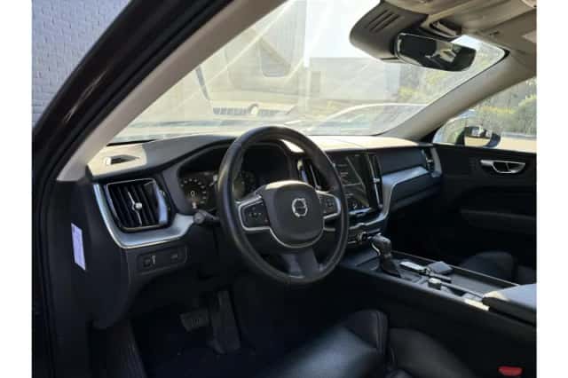 Volvo XC60 (2018) thumbnail 3