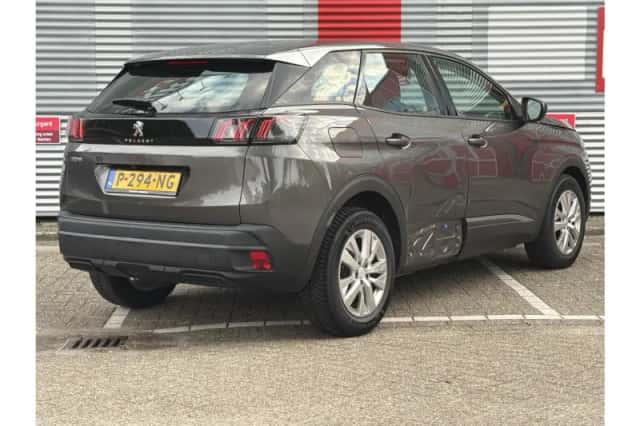 Peugeot 3008 (2022) thumbnail 2