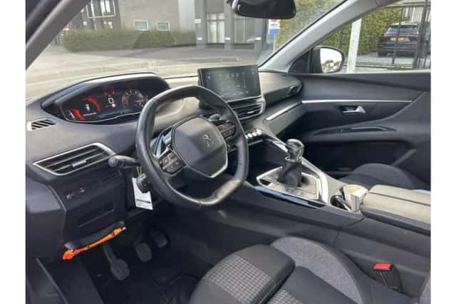 Peugeot 3008 (2022) thumbnail 3