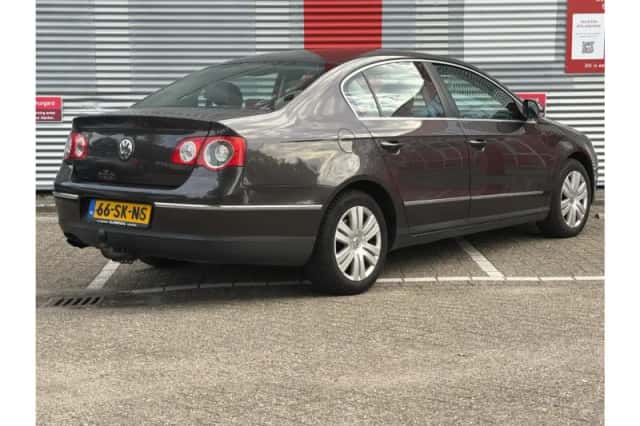 Volkswagen Passat (2006) thumbnail 2