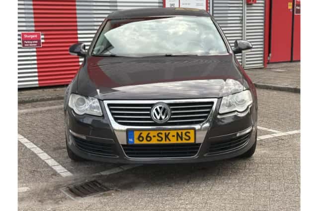 Volkswagen Passat (2006) thumbnail 5