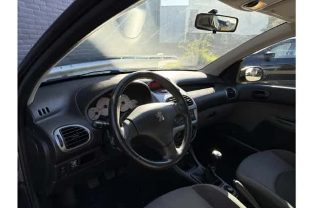 Peugeot 206 (2009) thumbnail 3
