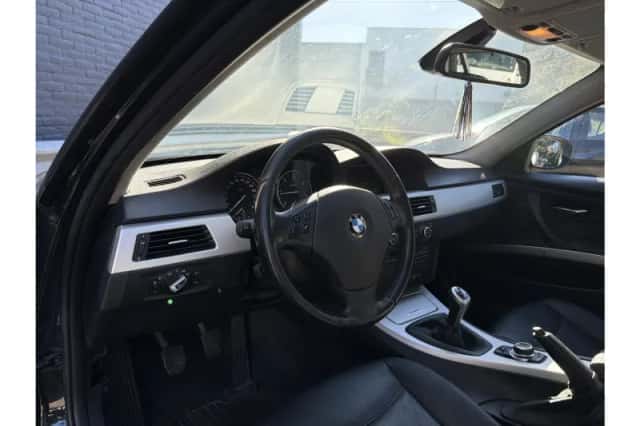 BMW 3-Serie (2010) thumbnail 3