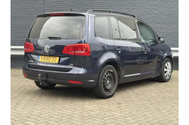 Volkswagen Touran (2013) thumbnail 2