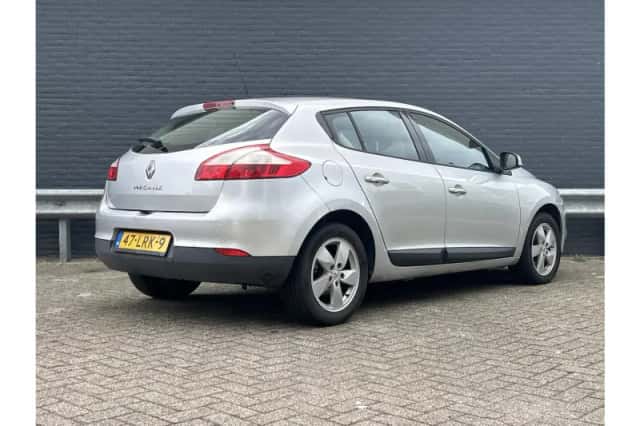 Renault Mégane (2010) thumbnail 2