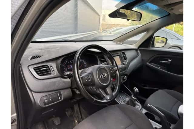 Kia Carens (2014) thumbnail 3