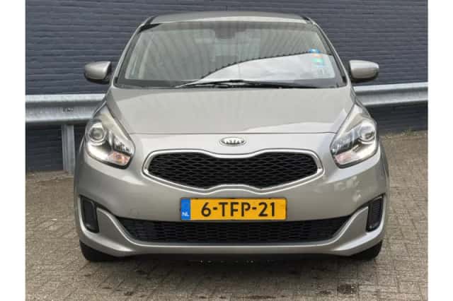 Kia Carens (2014) thumbnail 5