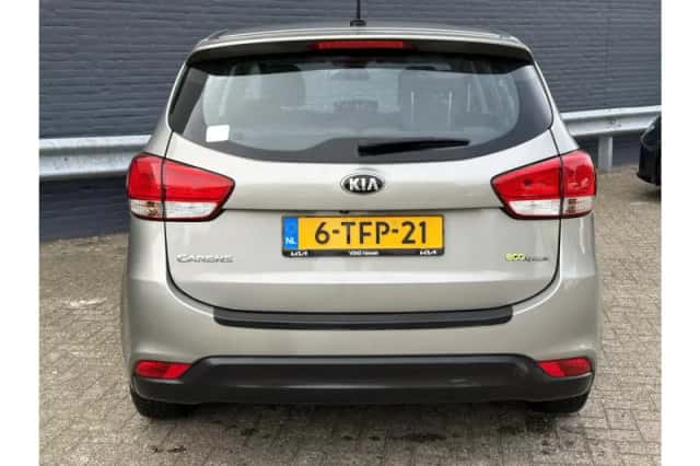 Kia Carens (2014) thumbnail 6