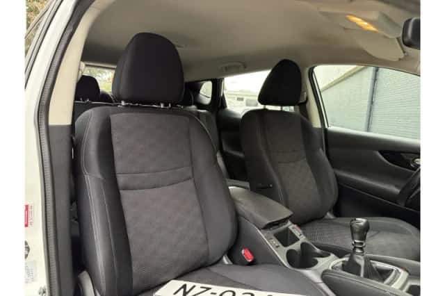 Nissan Qashqai (2014) thumbnail 4