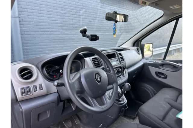 Renault Trafic (2016) thumbnail 3