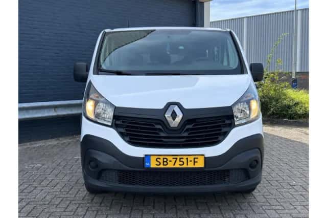 Renault Trafic (2016) thumbnail 5