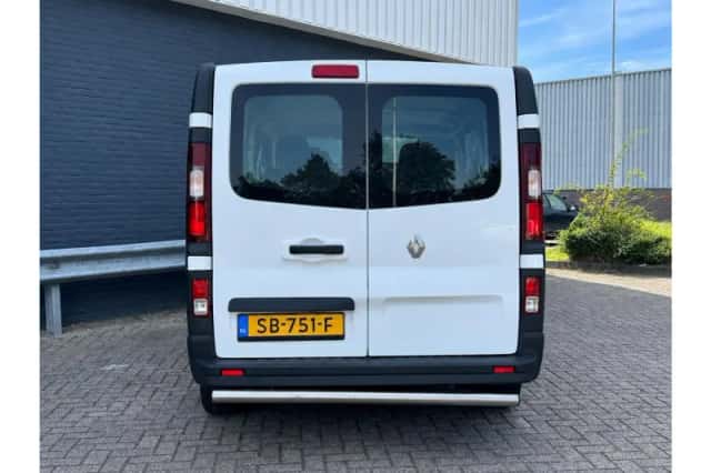 Renault Trafic (2016) thumbnail 6
